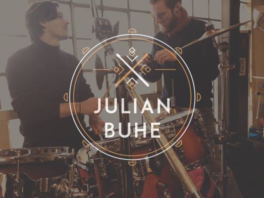 Schlagzeuglehrer Julian Buhe