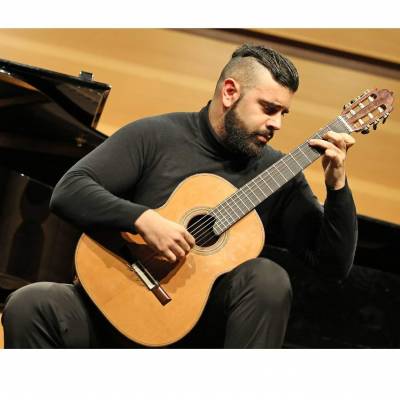 Gitarrelehrer Farsan Rahvari