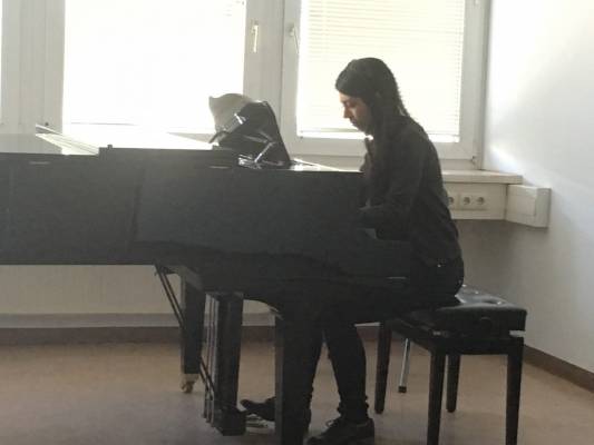 Klavierlehrer Maryam Gharibdoost
